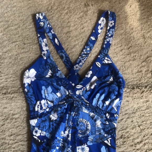 Beautiful flowing comfortable summer dress - Picture 2 of 5